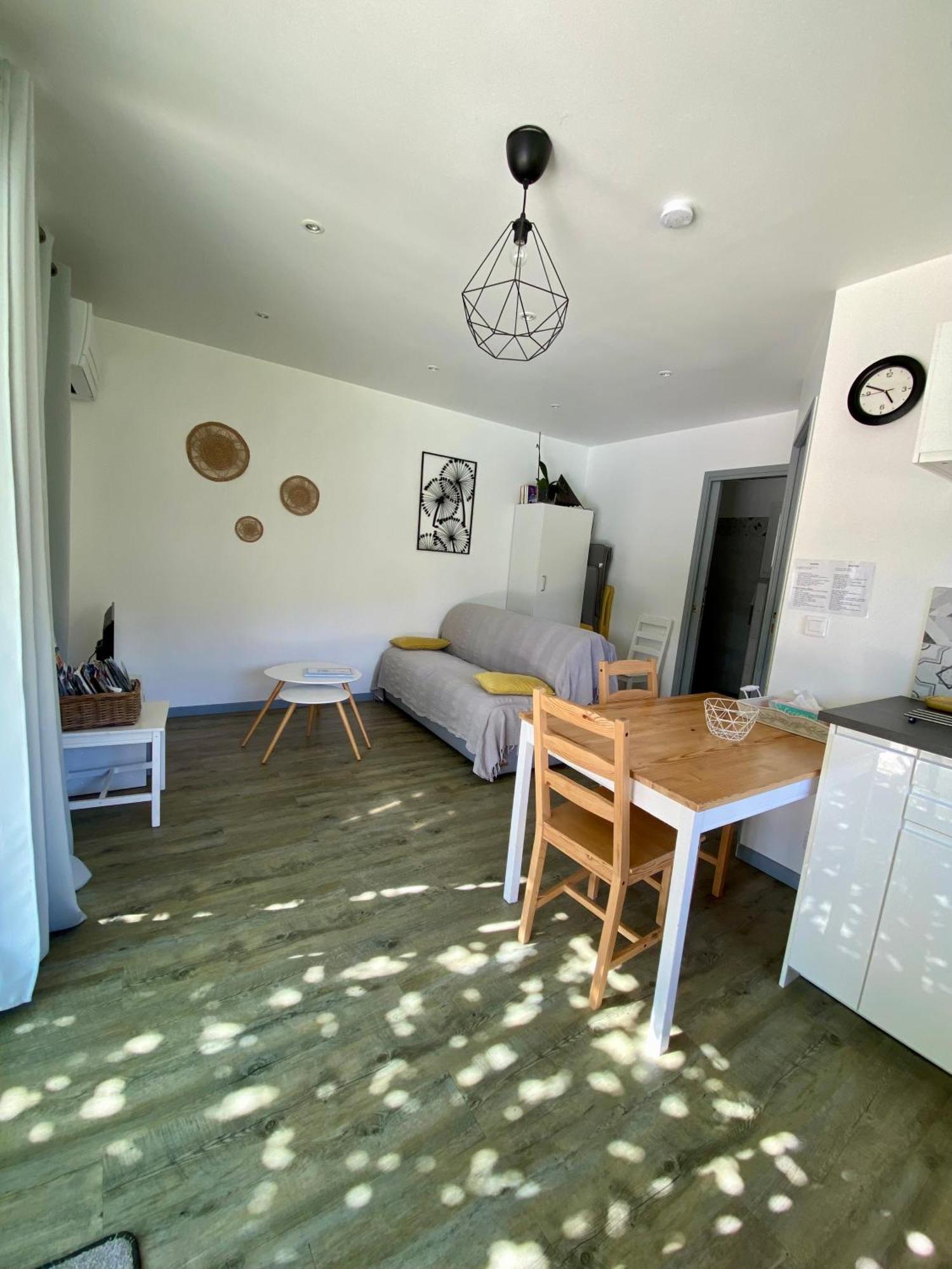 La Petite Maison Robion en Luberon Стая снимка