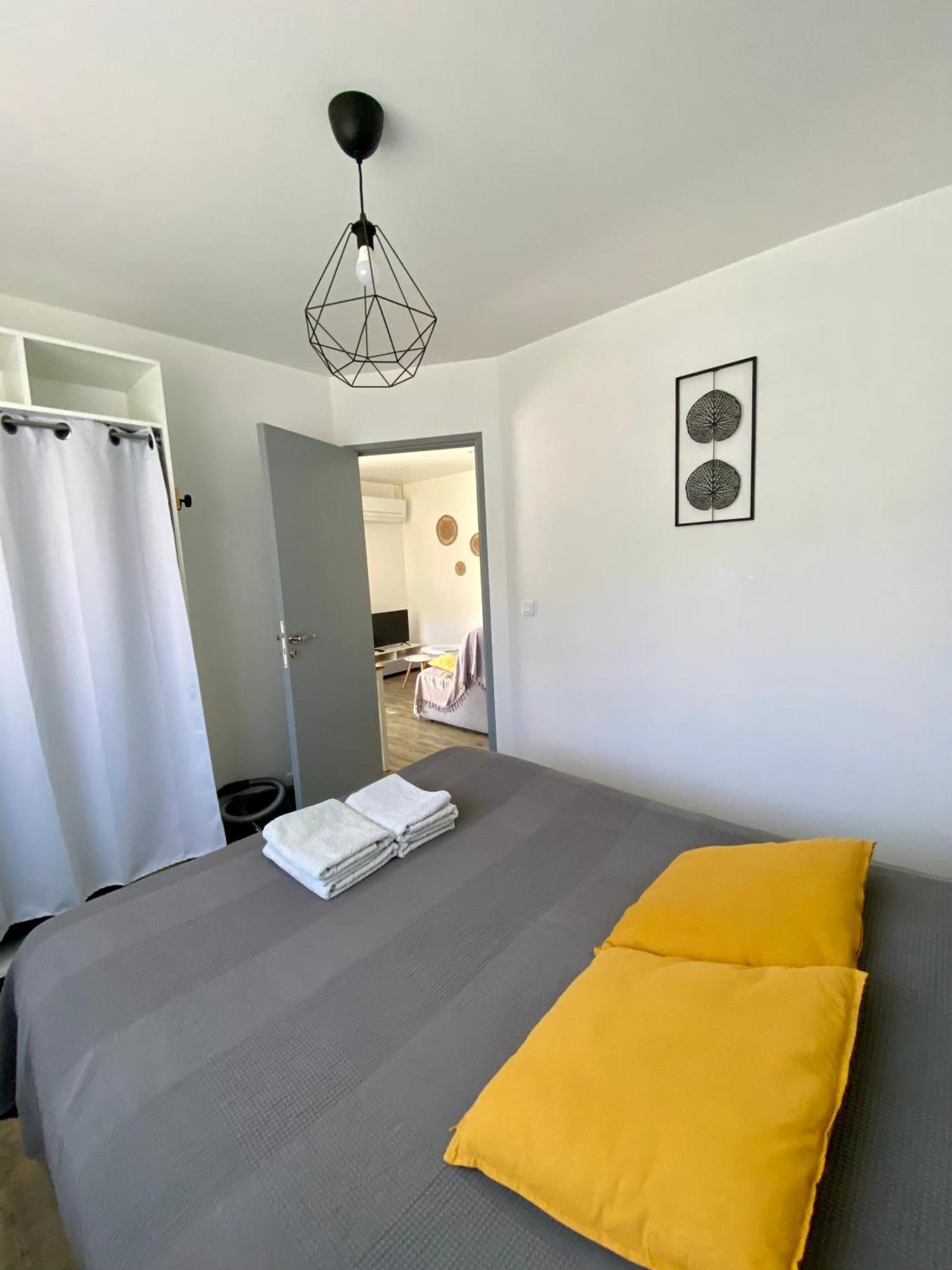 La Petite Maison Robion en Luberon Стая снимка