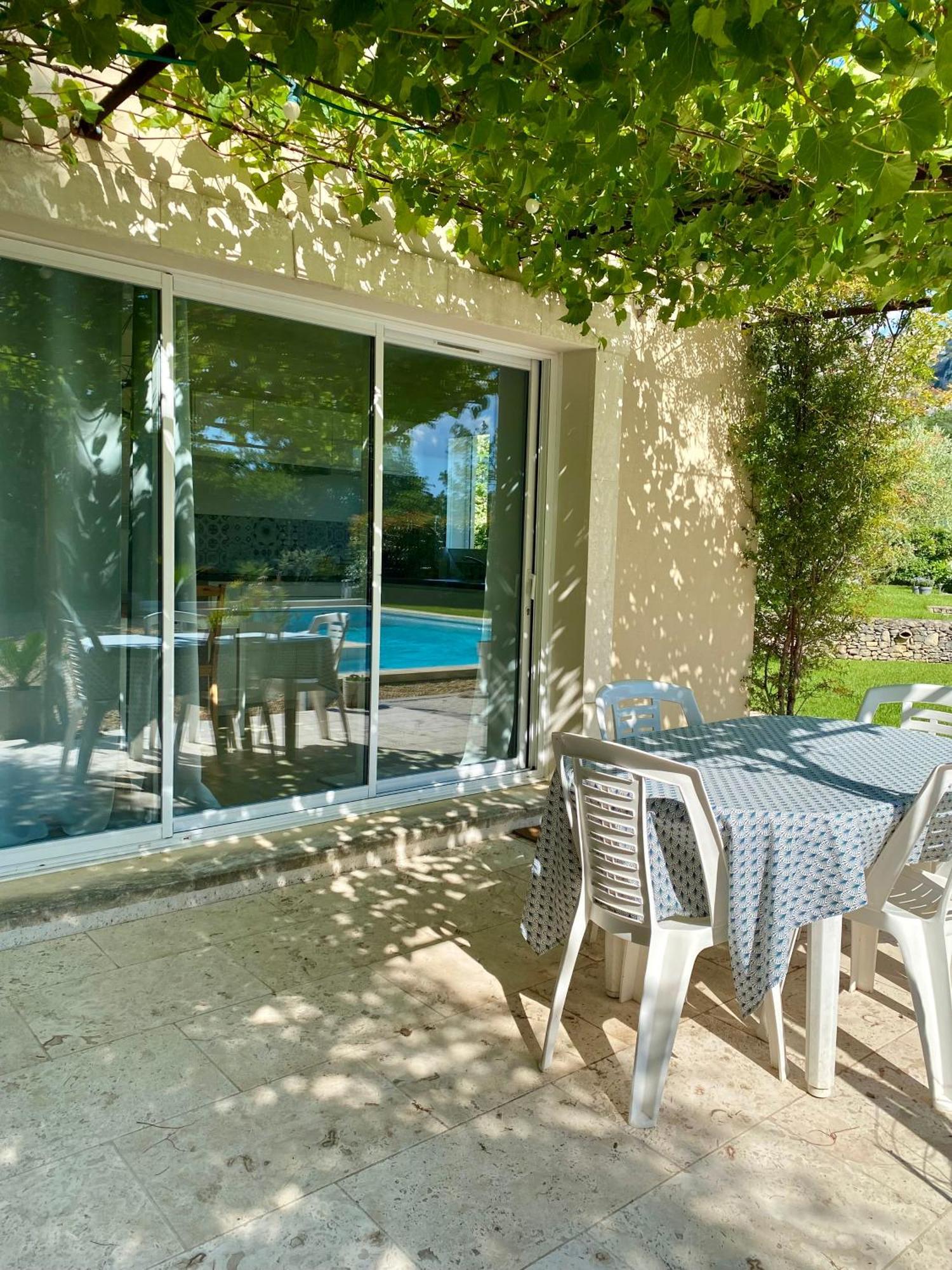 La Petite Maison Robion en Luberon Стая снимка