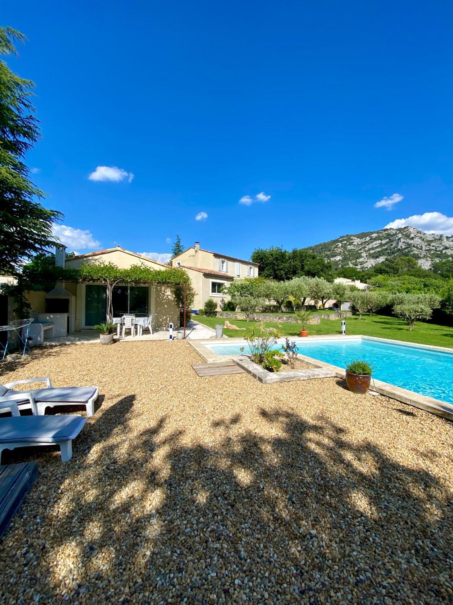 La Petite Maison Robion en Luberon Стая снимка
