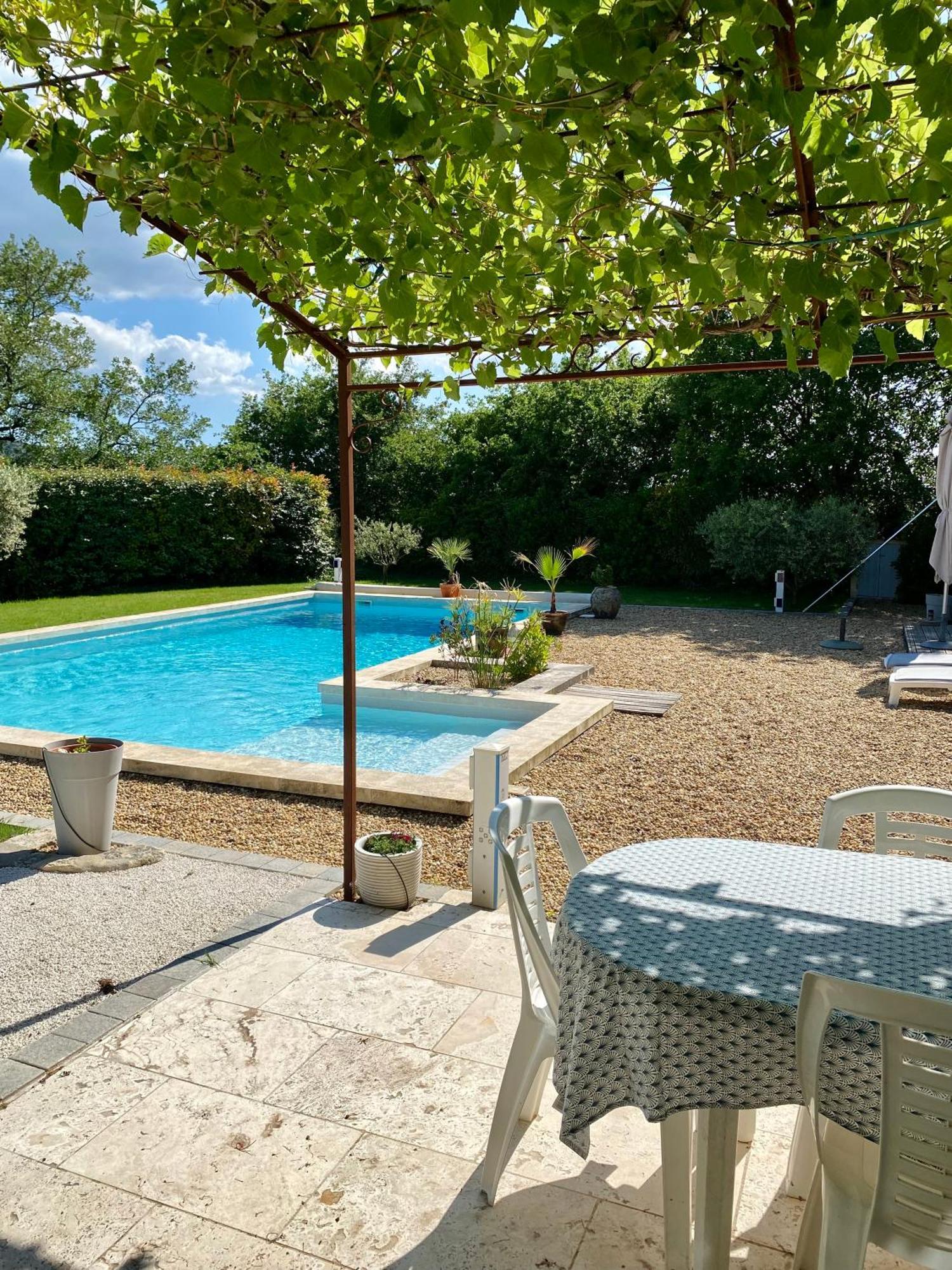 La Petite Maison Robion en Luberon Стая снимка